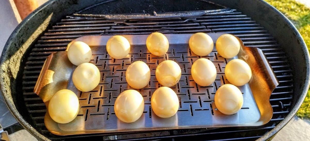 Smoked Deviled Eggs: la ricetta americana per le uova alla diavola affumicate
