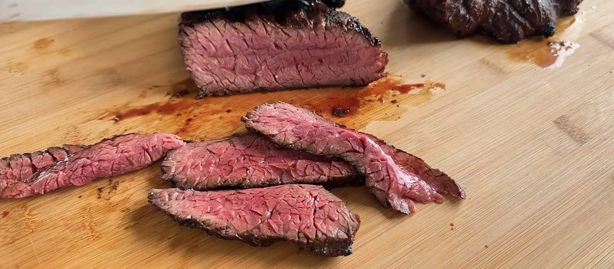 Flap steak tagliata, carne alla griglia, come tagliare la carne controfibra